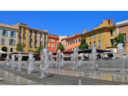 en plein cœur de perpignan   immeuble à rénover 3 apparts plus un commerce