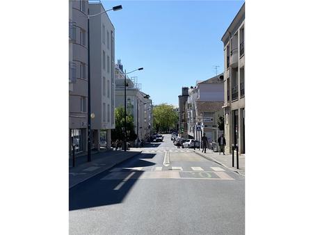 location de local commercial de 79 m² à nantes - 44000