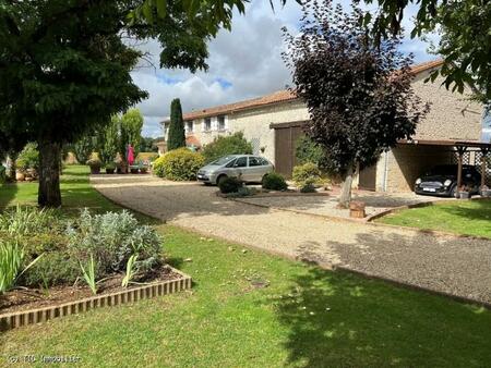 superbe maison en pierre de 4 chambres avec une grange attenante.vues sur la campagne et..