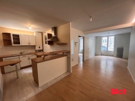 a vendre appartement t2 hyper centre fougères 45 m²