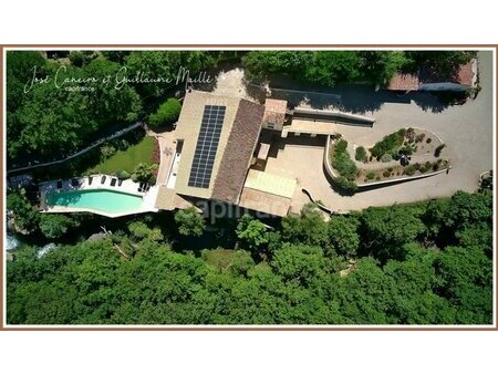 moulin a eau du xv ème avec piscine sur un terrain boisé de 14000 m²