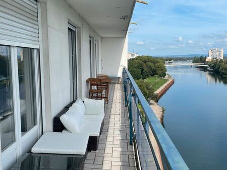 appartement t5 meublé avec terrasse et place de parking