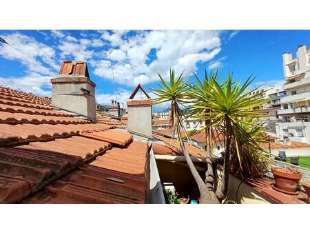 duplex avec terrasse tropézienne et cave  calme et à 2 pas du quartier de la libération.