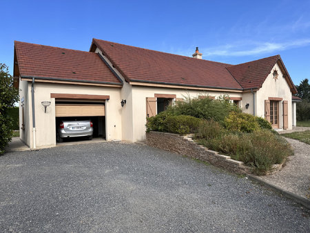 maison de plain pied sur 2500 m2 de terrain - 3 chambres - 1