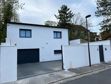 maison moderne avec piscine