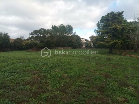 terrain de 830 m² à nimes