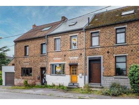 maison à rénover avec terrasse et jardin