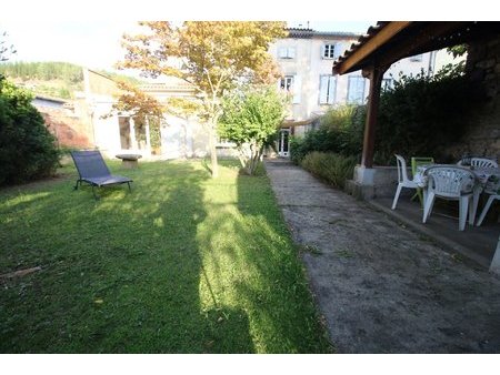 a vendre 2 maisons avec un jardin  une piscine et un garage