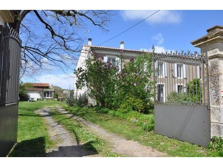 dans environnement calme et verdoyant - belle propriété à 30 min de la rochelle