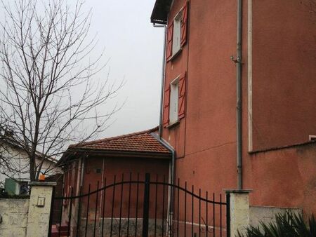 loue appartement t2bis en rez de jardin 45 mn de lyon