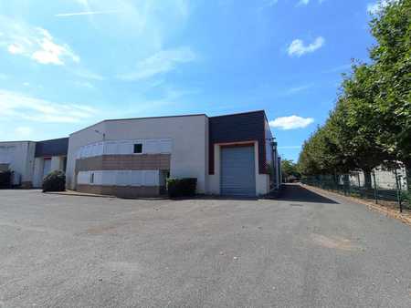 location d'entrepôt de 740 m² à saint-priest - 69800