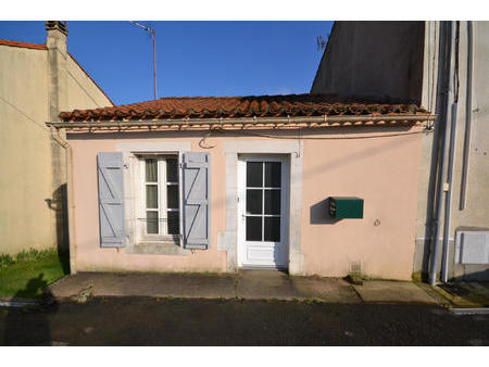 location maison meublé à chantonnay (85110) : à louer meublé / 27m² chantonnay