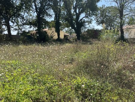 terrain à bâtir de 250 m² à la lande-de-fronsac (33)