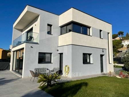 villa 5 pièces 150 m²