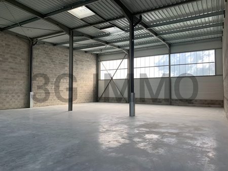 location locaux professionnels 1360 m²