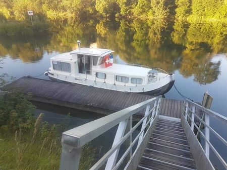 bateau studio meublé terrasse tout confort