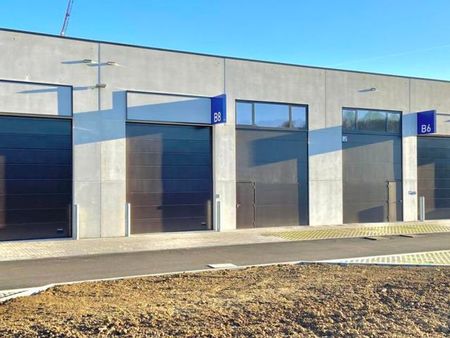 wavre | entrepôt 200 m² | stock/atelier + poss mezza