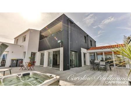 vente maison bord de mer aux sables-d'olonne (85100) : à vendre bord de mer / 263m² les sa