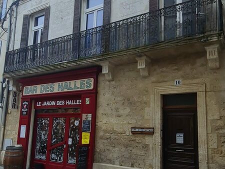 immeuble composé d'un bar restaurant avec logement de fonction 