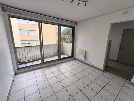 location appartement de type studio quartier clos d'orville nime