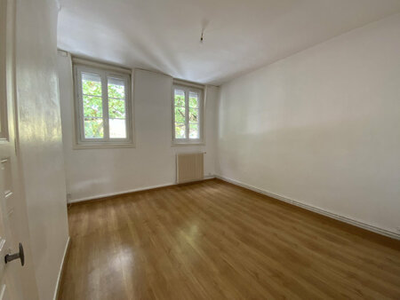 appartement 3 pieces de 56 m2 au 2eme etage