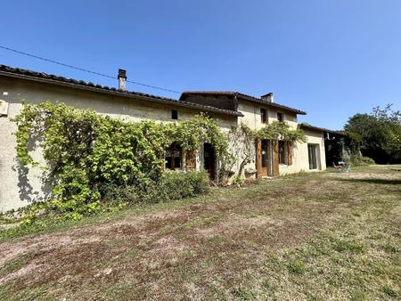 spacieuse maison en pierre de 3 chambres avec jardin clos