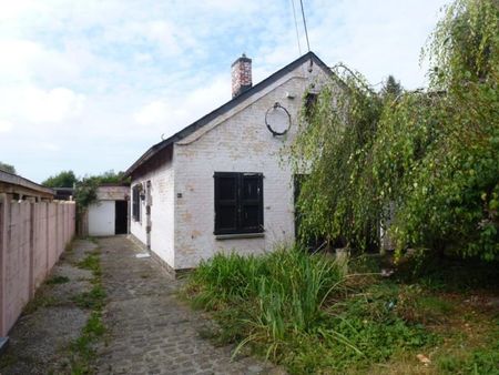 villa 4 façades de plain-pied avec garage et jardin