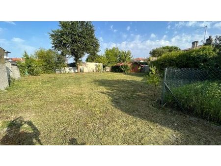 vente terrain 1085 m²