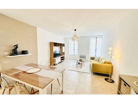 location appartement  50.35 m² t-1 à saintes  720 €