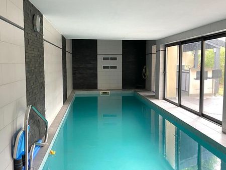 maison avec piscine intérieure