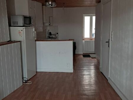 studio/f1 à louer à beaumont 350 euros