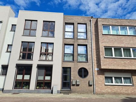 appartementsgebouw met drie appartementen op toplocatie