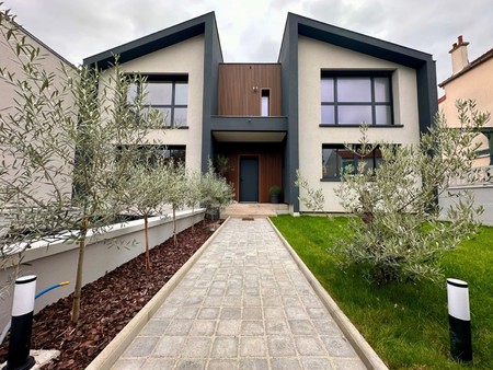 maison de luxe à vendre dans le quartier gabriel péri-estienne d'orves