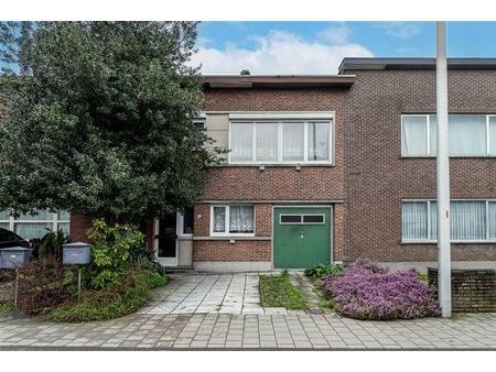 te renoveren woning (155 m²) met 3 slaapkamers  garage en tu