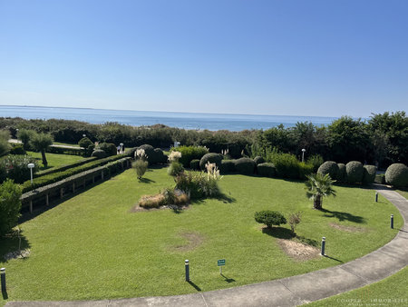 appartement en première ligne  vue sur mer  les pieds dans l