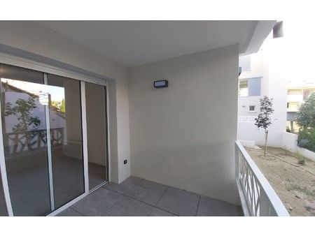 location appartement  m² t-1 à nîmes  415 €