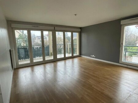 95m² traversant double balcon avec 2 parkings