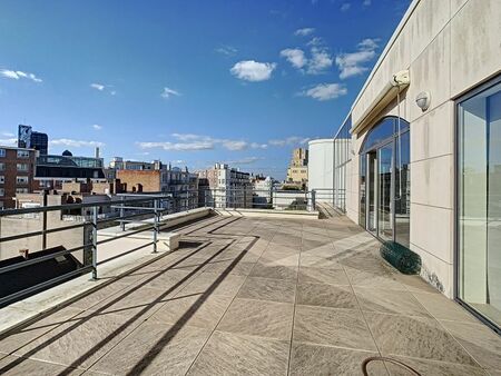 bois d la cambre : luxurieux penthouse avec 80m2 de terrasse