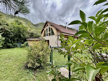 a vendre  chaleureuse maison de village à talloires-montmin