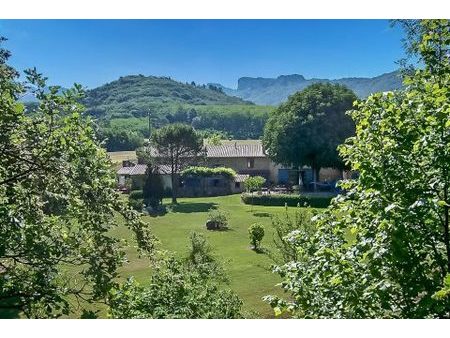 propriété d'exception au pied du vercors : charme authentique et sérénité