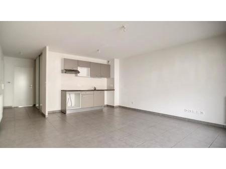 agréable appartement t3 avec balcon - grand selve