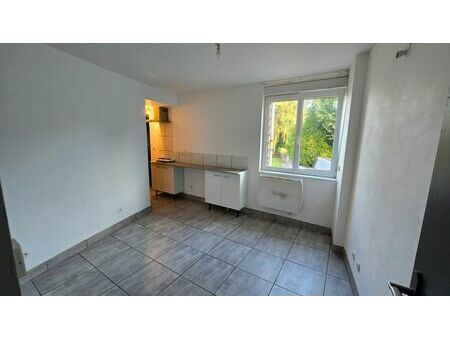 studio nu centre de loos 15m2. refait recemment