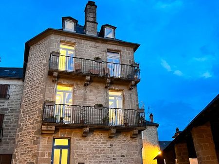 maison magnifiquement rénovée au cœur de treignac