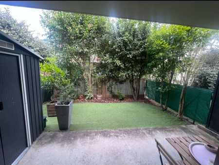 t2 40m2 + terrasse/ jardin + parking souterrain