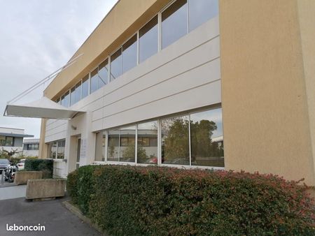 bureaux 289 m²