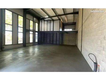 local industriel 209 m²