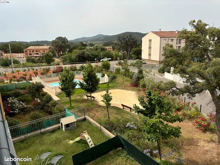 location t2 avec terrasse bormes les mimosas