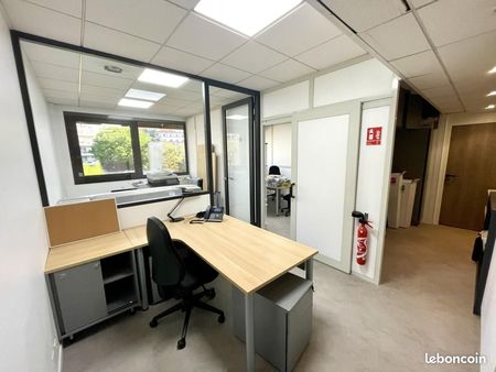 bureau 66 m²