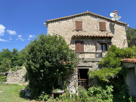 mas traditionnel en pierres avec restaurant  résidence  garage  terraces  dépendances et j