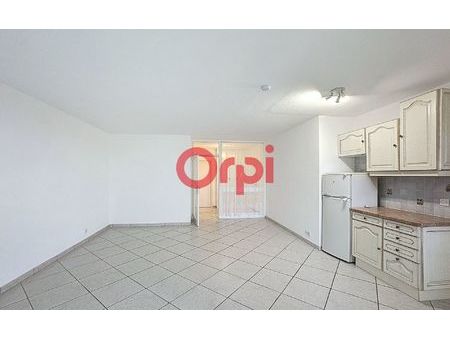 location appartement  m² t-2 à sainte-maxime  800 €